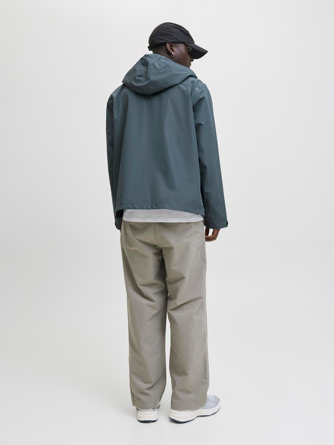 model_shot-back